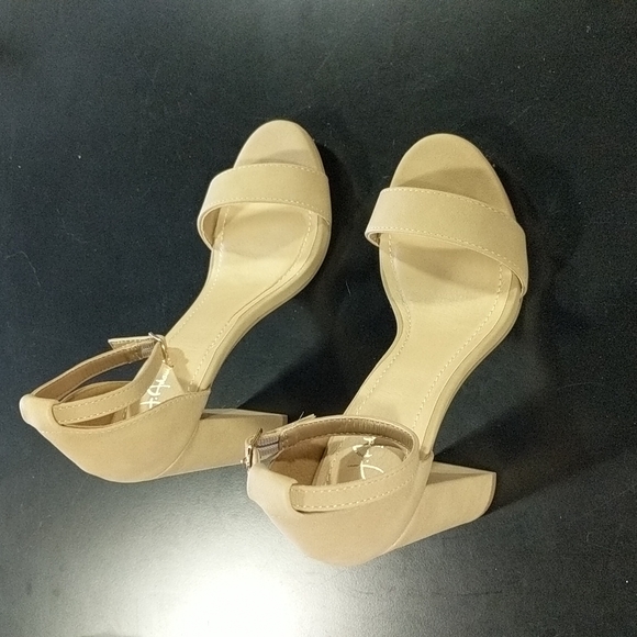 J.Adams - Womens Tan Heel in size 6.5 US Womens in color Tan - Picture 2 of 4